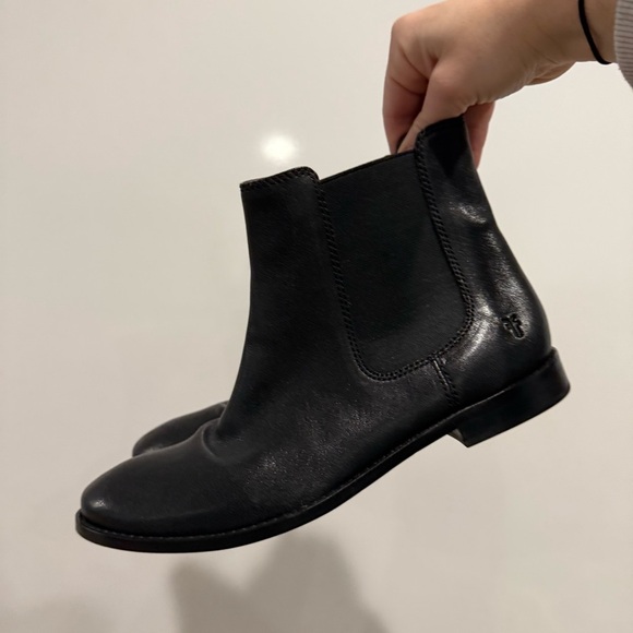 Frye Anna Chelsea Boot Black Leather Ankle Boots - Picture 2 of 11